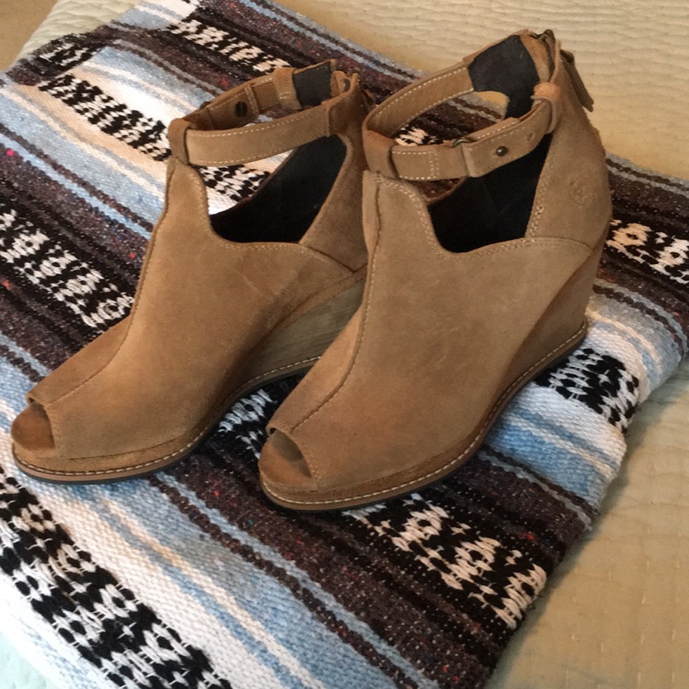 Ariat wedged sandal
